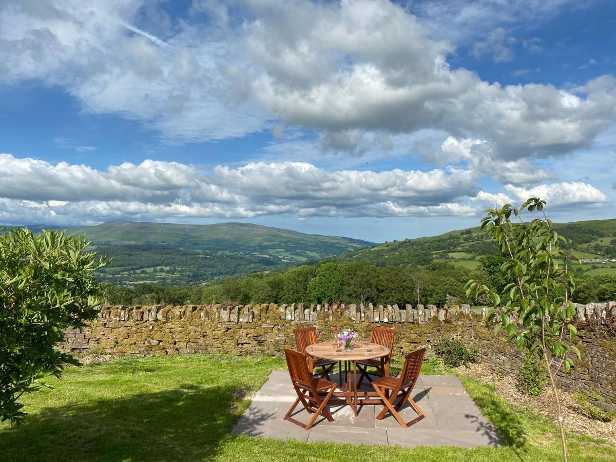 Pant Llwyd Farm Villa Llangynidr Exterior photo