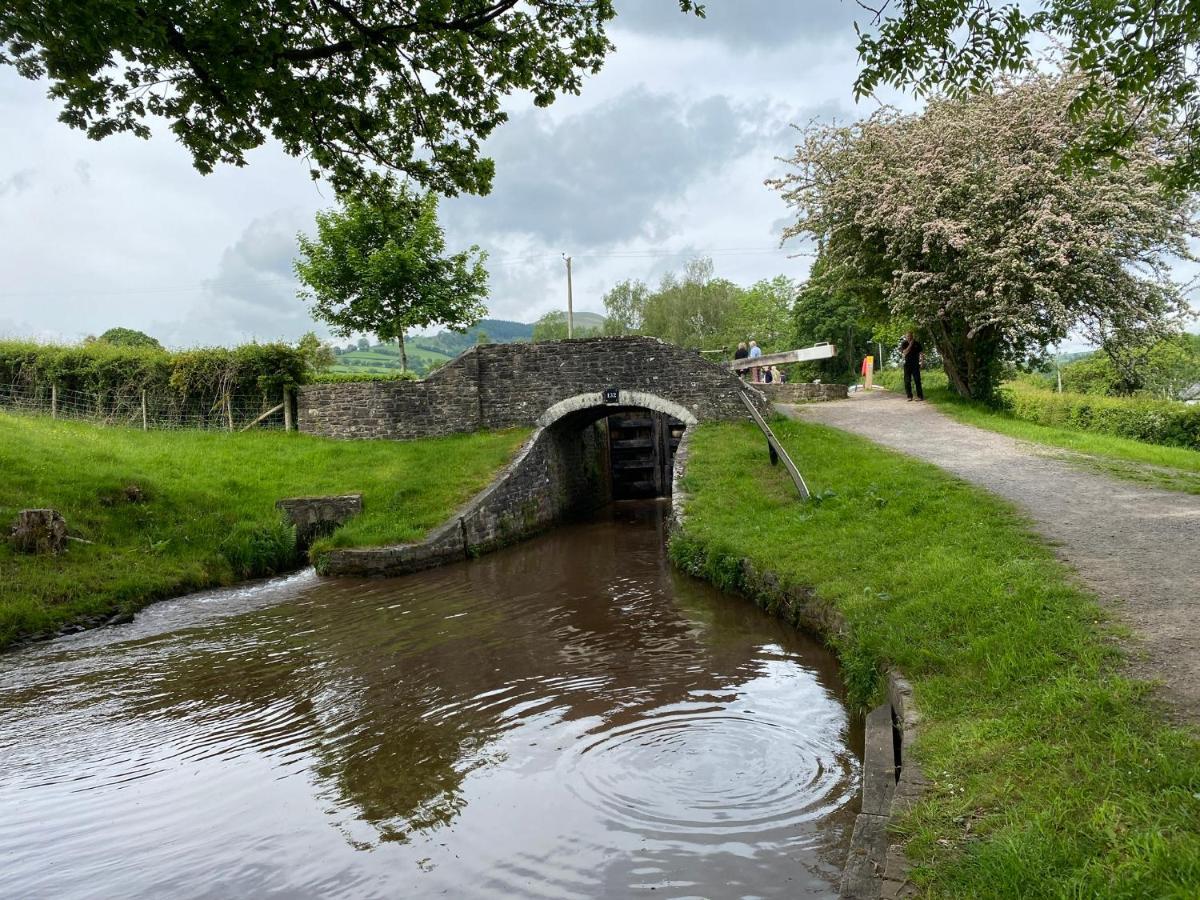 Pant Llwyd Farm Villa Llangynidr Exterior photo